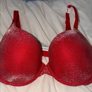 Elegant Red Women's Victoria’s Secret 34DDD Bra